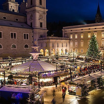 Blick auf den Christkindlmarkt Salzburg