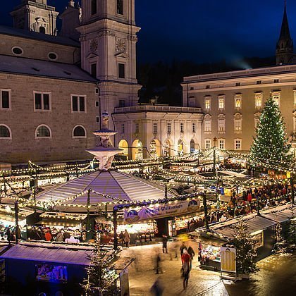 Blick auf den Christkindlmarkt Salzburg